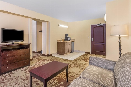 Holiday Inn Chicago North - Gurnee image 1