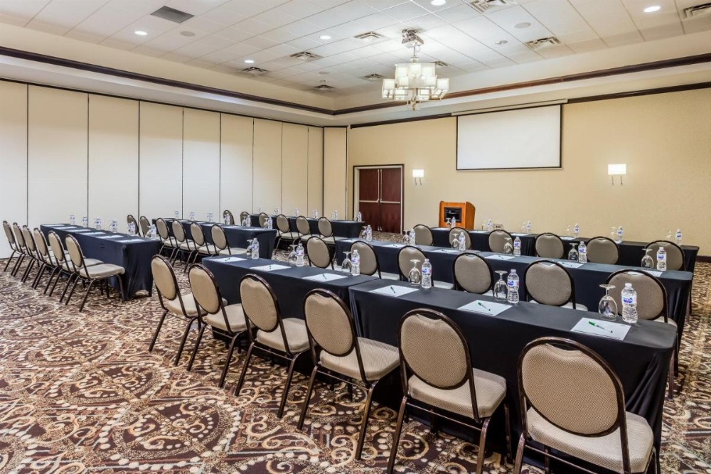 Holiday Inn Chicago North - Gurnee Image 10
