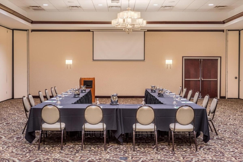 Holiday Inn Chicago North - Gurnee Image 13