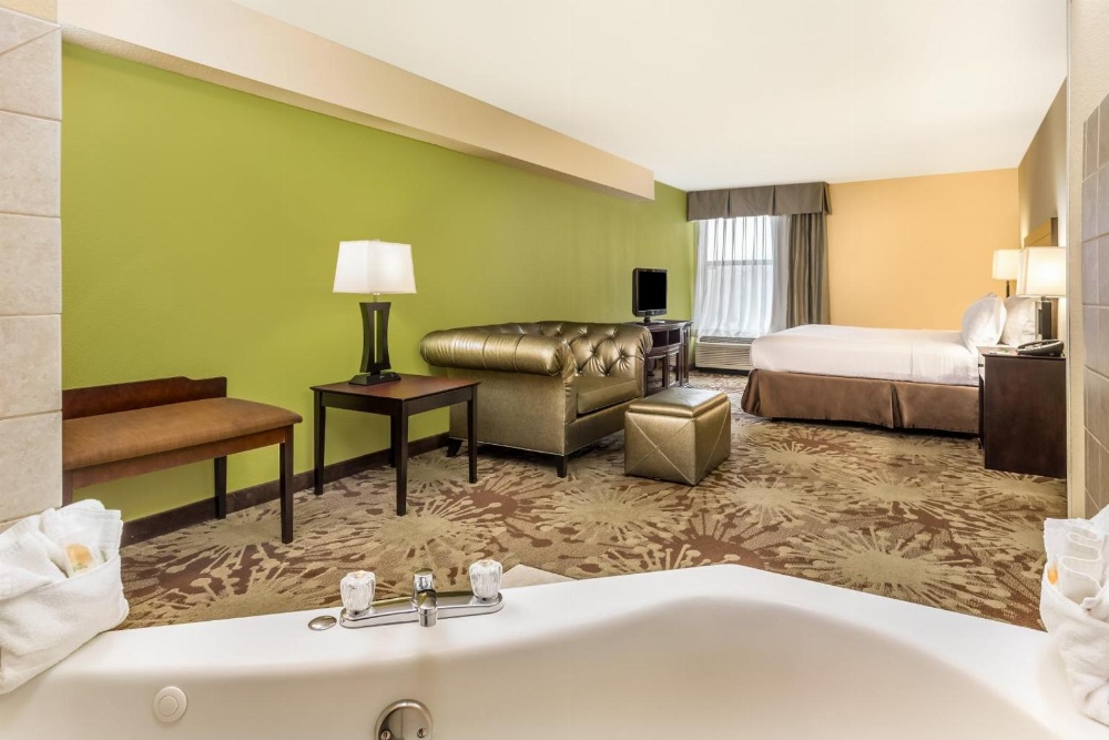 Holiday Inn Chicago North - Gurnee Main image