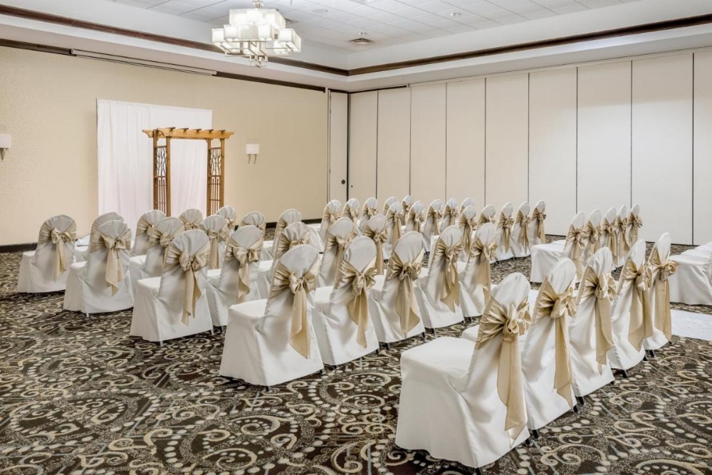 Holiday Inn Chicago North - Gurnee Image 25