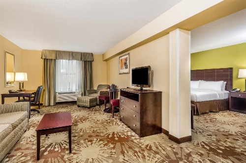 Holiday Inn Chicago North - Gurnee image 3
