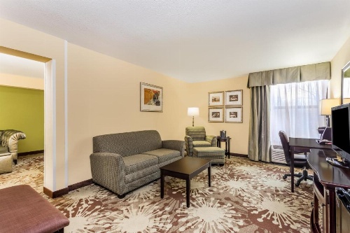 Holiday Inn Chicago North - Gurnee image 5